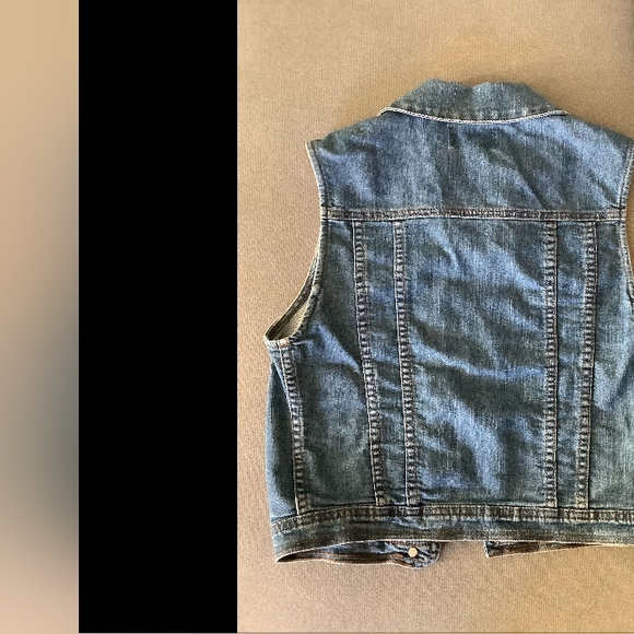 Large sleeveless jean jacket - Picture 5 of 5